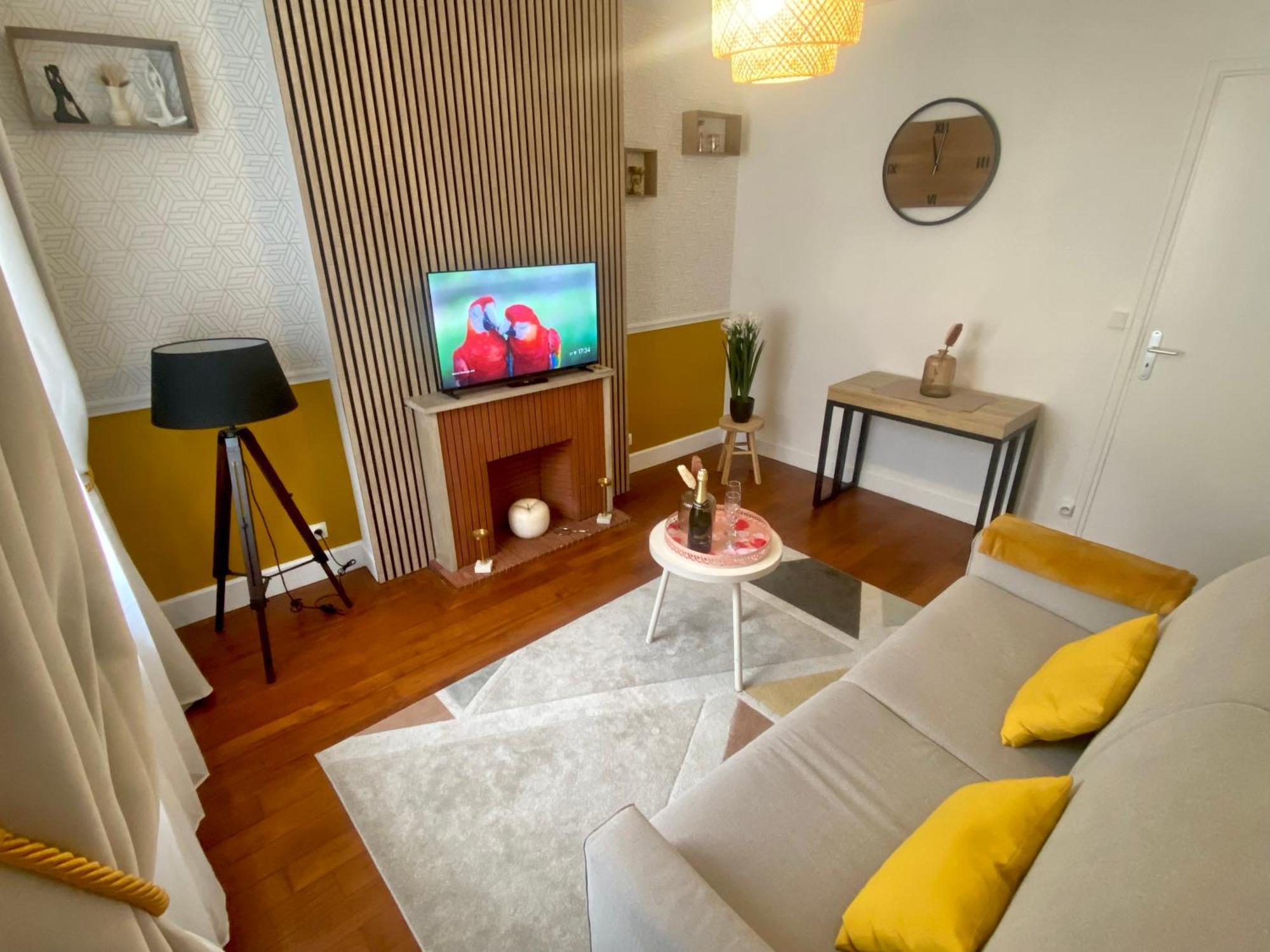 Appartamento Le Cocon De La Tour -Vip-Compiegne-Hyper Centre Esterno foto